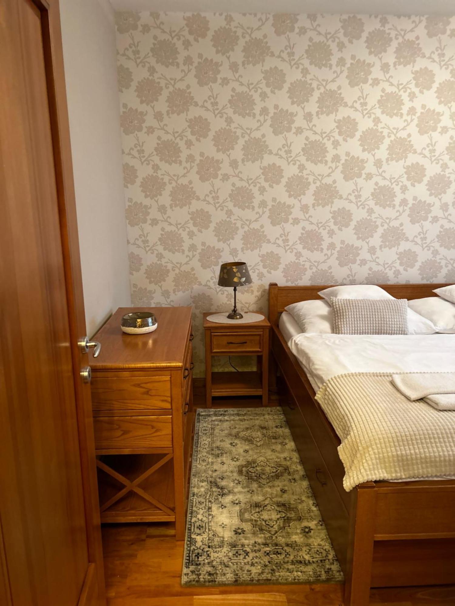 Danube Terrace Elegant With 2 Bedroom With Free Air Conditioner And Private Parking Budapest Eksteriør billede